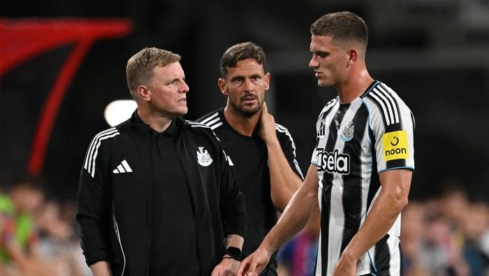 Howe: Newcastle Tidak Terganggu Rumor Isak kok