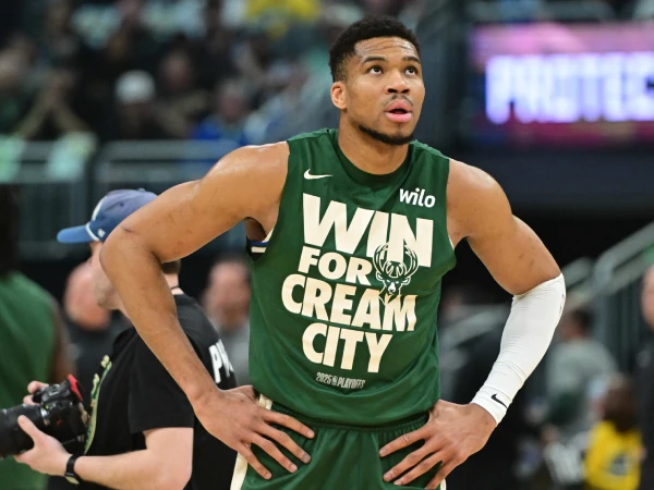 Giannis Antetokounmpo Masih Pertimbangkan Masa Depannya Bersama Bucks