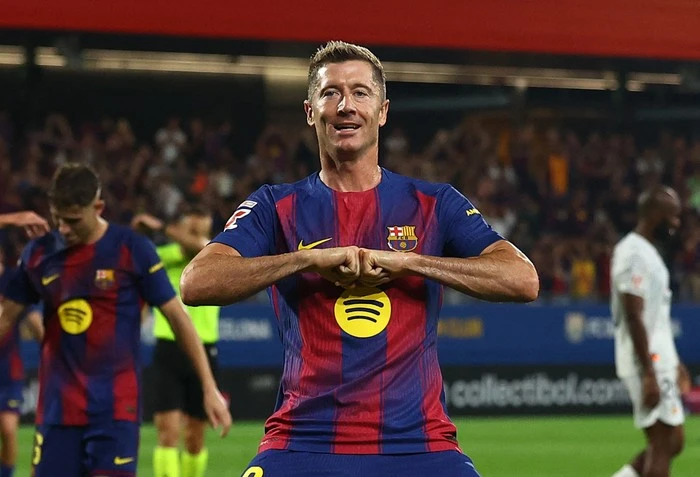 Lewandowski Rela Potong Gaji Besar-besaran Demi Tetap di Barca 