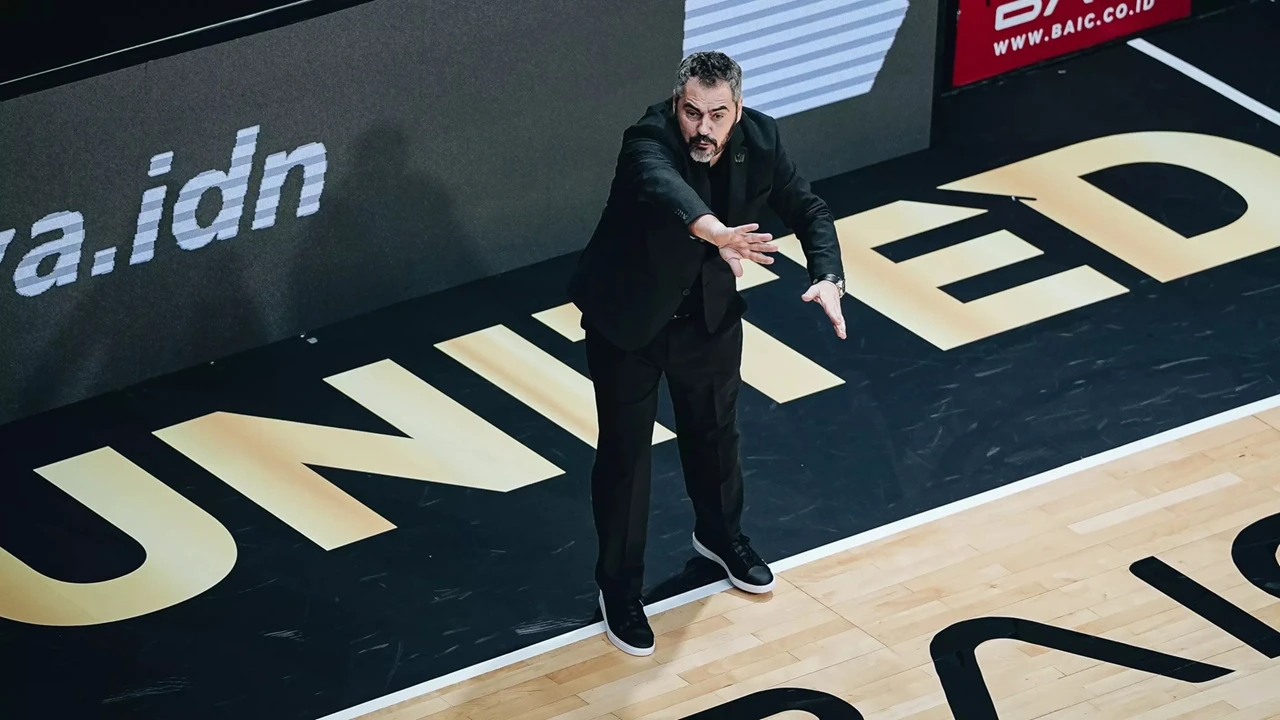 Berita Basket IBL: Pelatih Dewa United Banten,  Agusti Julbe Bosch menyampaikan pentingnya bermain konsisten saat mengalahkan Pacific Caesar Surabaya.