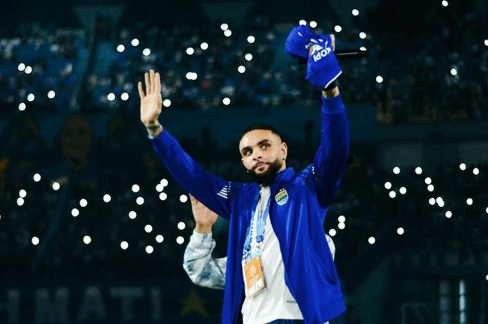 Sambutan Hangat Bobotoh Buat Istri Kurzawa Tersentuh